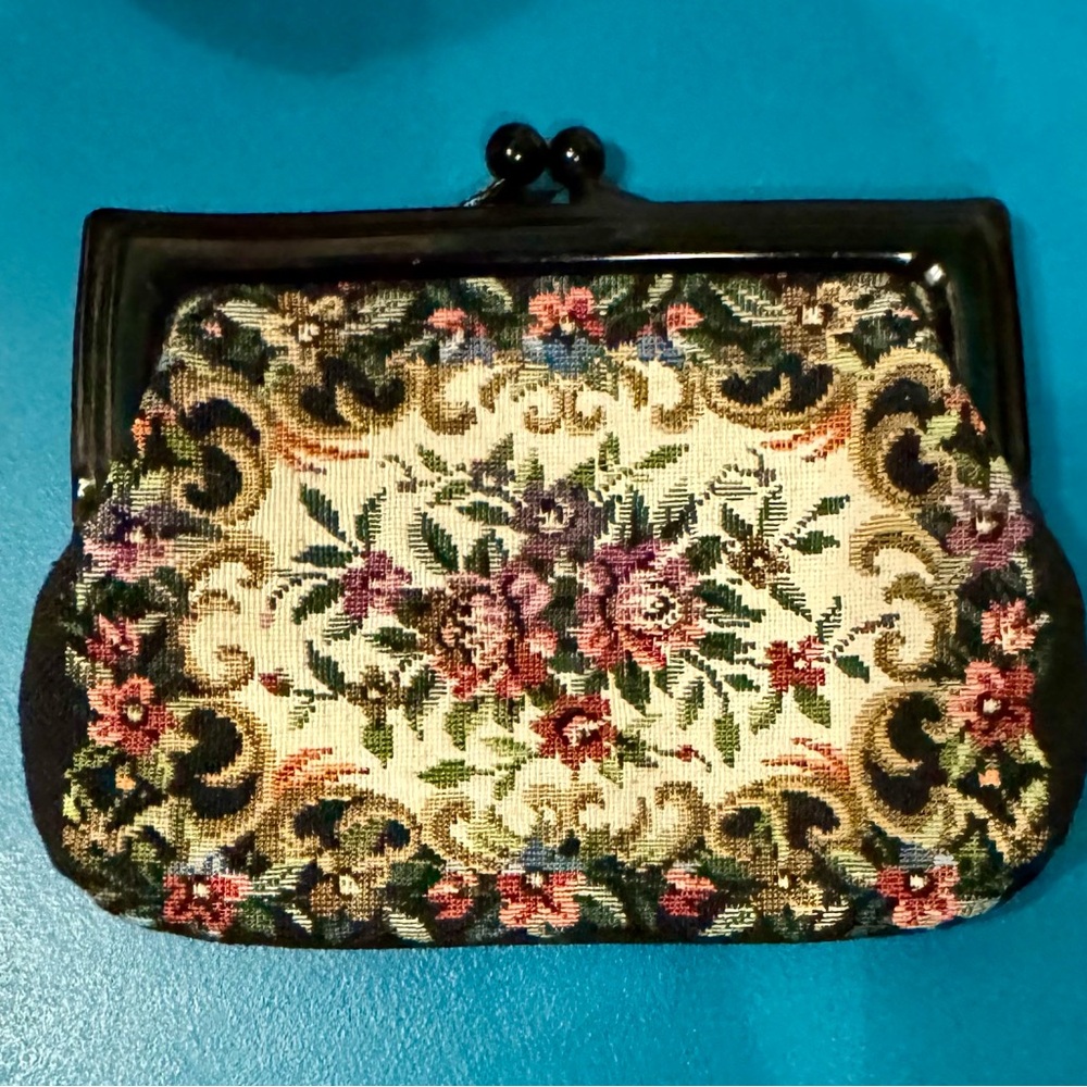 Vintage Style Floral Tapestry Clutch Change Purse
